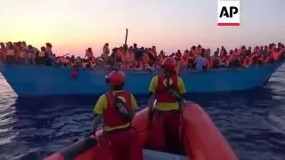 Libya - Migrants rescued off coast | Editor's Pick | 29 Aug 16