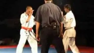 Kyokushin Karate Hungarian Open 2006 Szolnok - Magna Gergő vs Marius Ilas