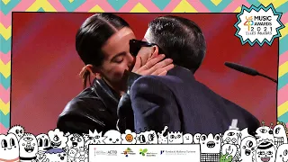 EL BESO DE ROSALÍA Y RAUW ALEJANDRO tuvo otro gran protagonista: ¡IBAI LLANOS! | LOS40