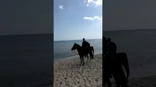 Туниская полиция на пляже