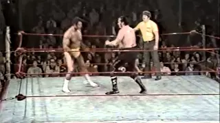 Stan Stasiak v Rocky Johnson