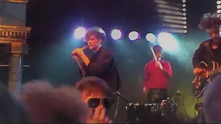 The Jesus and Mary Chain - Inside Me (Live on The Tube, 1985)
