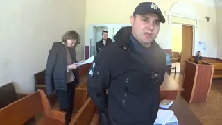 Фото відео фіксація в суді. Супротив... Перешкоджання здійснення  правосуддя чи фіксація злочину?