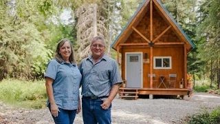 Una pareja de jubilados construyó esta pequeña casa con un presupuesto limitado de $7 mil