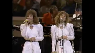 Loretta Lynn and twins Patsy & Peggy - LIVE performance 1990