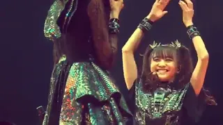 megitsune by babymetal except it’s just su and moa being cute :)