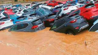 Dozens of cars float down the street like boats! Severe flooding in Mataro, Spain