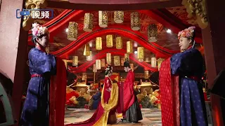 Traditional Chinese wedding dress popular in Jiangsu province