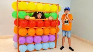 Jason y Alex Desafío Balloons Cube Challenge | Español Nuevos Video