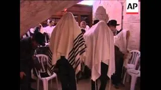 Orthodox Jews gather for priestly blessing