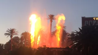 THE MIRAGE VOLCANO SHOW IN LAS VEGAS