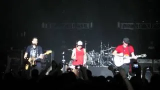 Blink 182 - All Of This Acoustic LIVE 2012 - Manchester Apollo [HD]