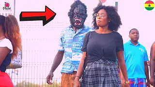 😂😂😂She Has No Idea What's Behind Her! Scary Mask Prank! Hilarious Reactions & Screams!