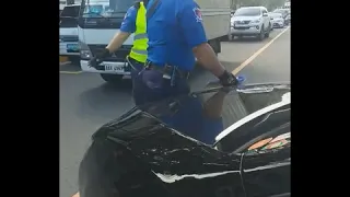 YouScoop: Motoristang ilegal na nakaparada, tinakasan ang mga MMDA enforcer
