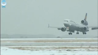 В аэропорту Толмачёво совершил экстренную посадку самолёт, летевший из Лондона в Гонконг