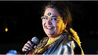 Usha uthup with daughter and granddaughter on stage