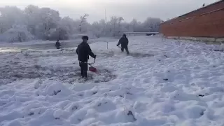 Приколы в армии. Косят снег