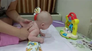 Как научить малыша (грудничка) держать голову