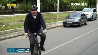 Саакашвили приехал на избирательный участок на велосипеде