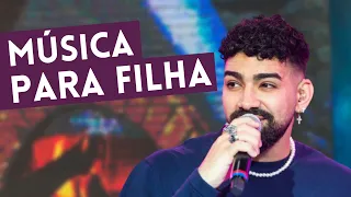 "Duas": Dilsinho canta homenagem à esposa e filha no Faustão