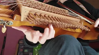 Main Theme "Flic ou voyou" avec J.P Belmondo, au nyckelharpa