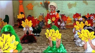 Танец с осенними листочками в средней группе (Видео Валерии Вержаковой)