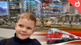 Model trains in the Russian Railways Museum / eco train concept and real train models