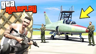 ДАЛ ВЗЯТКУ и УГНАЛ ИСТРЕБИТЕЛЬ с ВОЕННОЙ БАЗЫ! - GTA 5 RP Россия (Мой Дом RP)