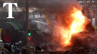 Protesting farmers set fire to tyres in Brussels