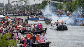 Парад лодок на фестивале Pride Amsterdam