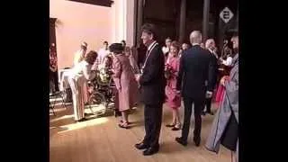 Koningin Beatrix bezoekt de Der A kerk, koninginnedag 2004