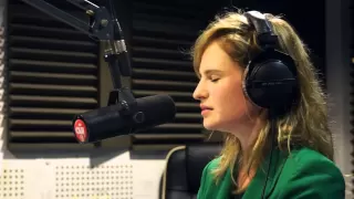 Christine & The Queens - Bashung Cover - Session Acoustique OÜI FM