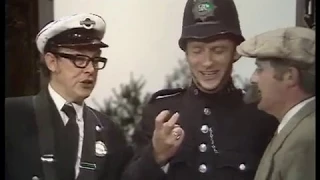 Morecambe and Wise - Murder at the Grange