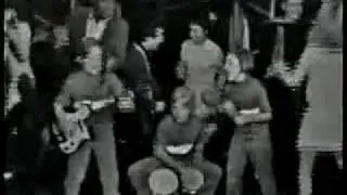 Simon & Garfunkel jiving away behind 'the Bantams' - 'Twist and Shout'' - 'Shivaree', 1/1/1966