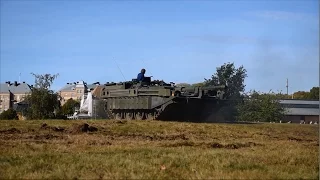 Tanks and armoured vehicle putting up a show / Garnisonens dag, Skövde 2016