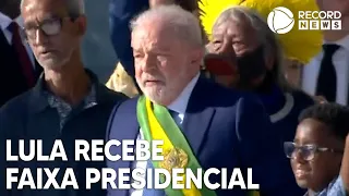 Presidente Lula recebe faixa presidencial