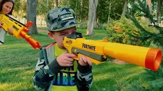 Nerf Challenge on FORTNITE Blasters - Denis v. Mom