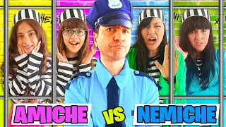 SOPRAVVIVIAMO NELLA PRIGIONE NEL TUO COLORE PER 24 ORE CON I NOSTRI AMICI! *AMICI VS NEMICI*