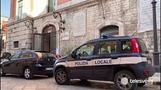 Aggredisce tre agenti di Polizia Locale in centro: arrestato 30enne barlettano