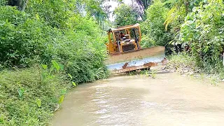 Reckless Walking on the River and Crossing the River, Bulldozer D6R XL Almost Drowned