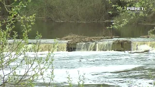 Весняне водопілля перекрило дорогу до цивілізації жителям села Більчаки на Рівненщині