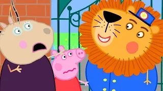 🦁 A Lion has Escaped from the Zoo - Peppa Pig Visits the Zoo