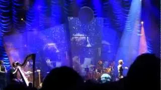 Florence Welch forgot the lyrics of Breaking Down (Ceremonials Live Tour at Perth 2012)