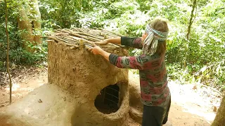 Building complete and warm survival shelter |Here there are wild Tiger I settled on their territory!