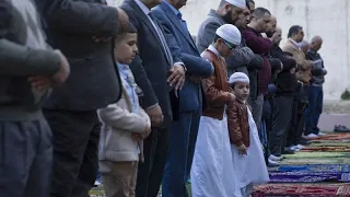 Around the world, Muslims celebrate Eid al-Fitr as Ramadan ends