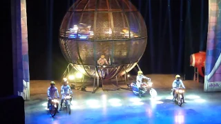 Просто ВАУ.Китайский цирк в Пекине. Мотоциклисты в шаре.  Chinese circus. Beijing