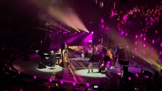 Billy Gibbons and Billy Joel perform "Tush" at Madison Square Garden