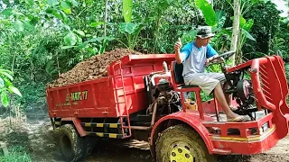 perjuangan sopir Ledok saat melewati jalan licin