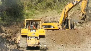 BIG Bulldozer And Excavator Pushing Loading Dirt