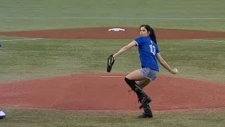 Sarah Silverman throws out first pitch, throws down her glove
